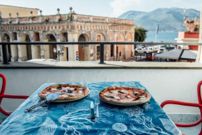 The Terrace with Pizza, Gaeta